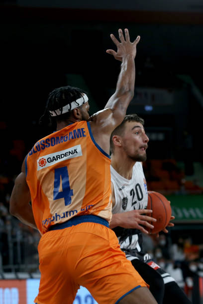 士敲响了警 士敲响了警